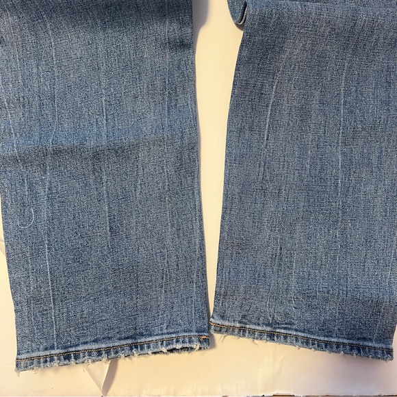 Abercrombie & Fitch Curve Love Ultra High Rise Ankle Straight Jean - Picture 7 of 11